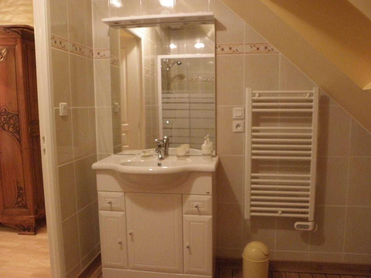 فندق Le Logis Du Livier Saint-Georges-sur-Layon المظهر الخارجي الصورة