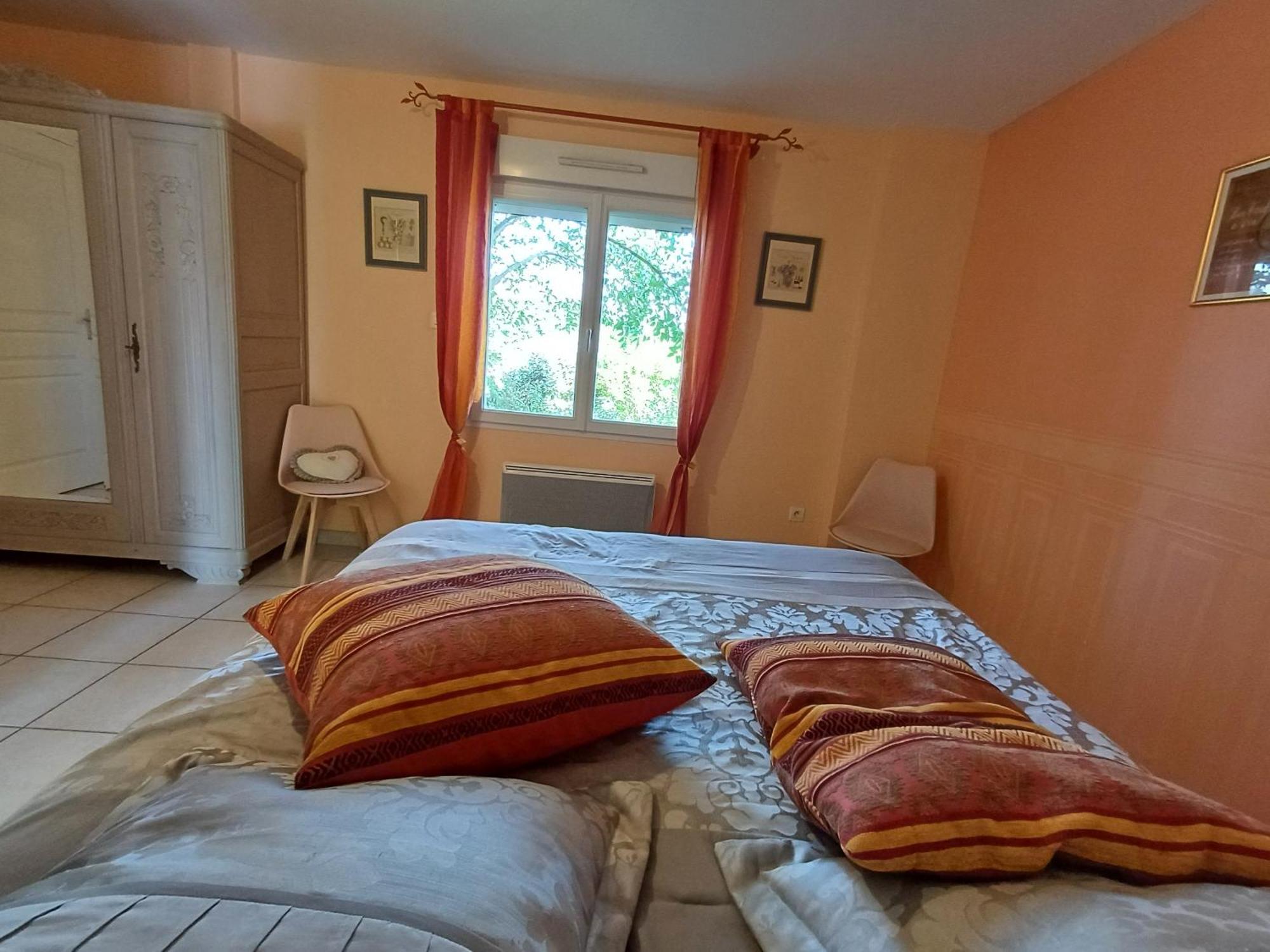فندق Le Logis Du Livier Saint-Georges-sur-Layon الغرفة الصورة