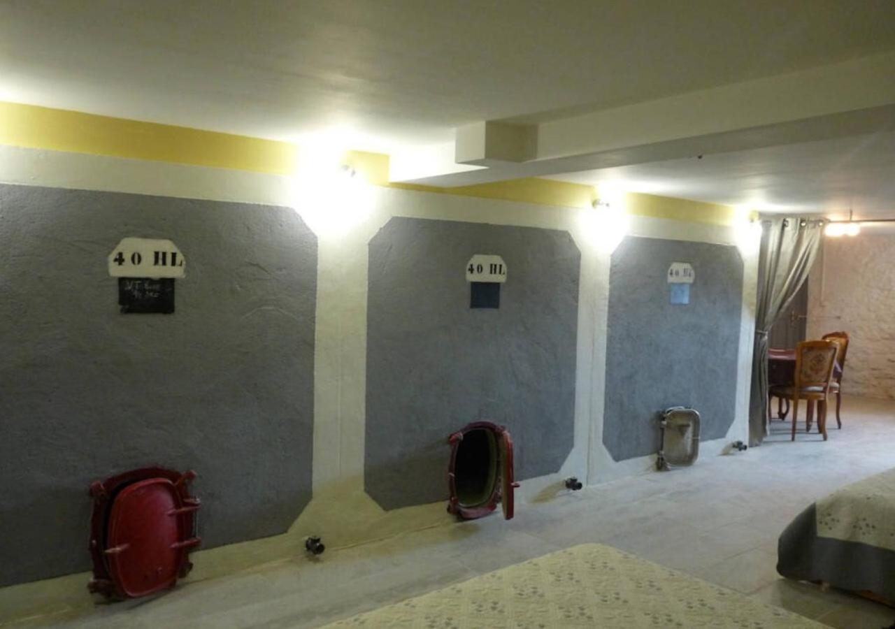 فندق Le Logis Du Livier Saint-Georges-sur-Layon الغرفة الصورة