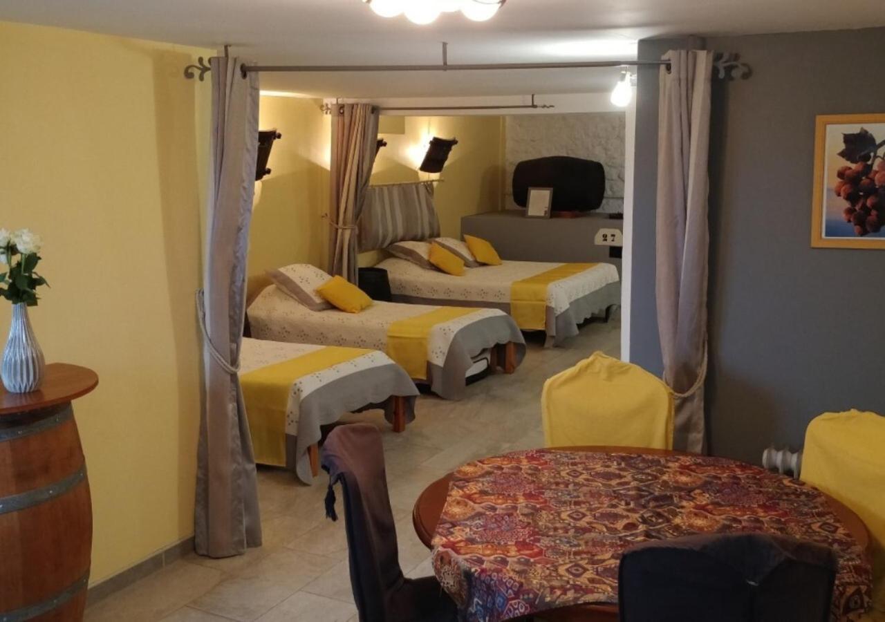 فندق Le Logis Du Livier Saint-Georges-sur-Layon الغرفة الصورة